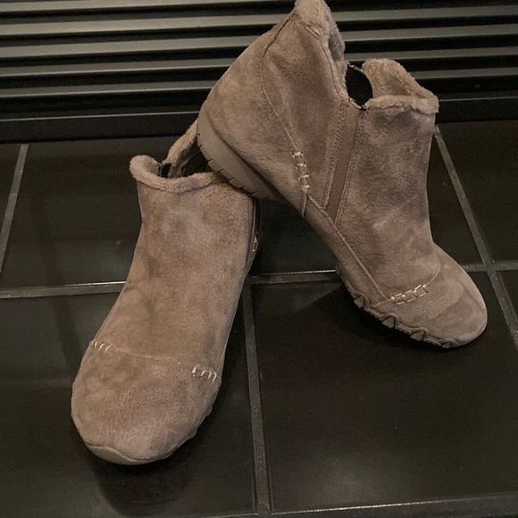 Skechers Shoes - Skechers beige winter boots, size 8.5, good used condition